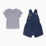 Salopette blu e maglia a righe da bambino della marca Tuc Tuc