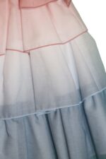 Abito a balze con fiocco da bambina della marca Marta y Paula - immagine 2