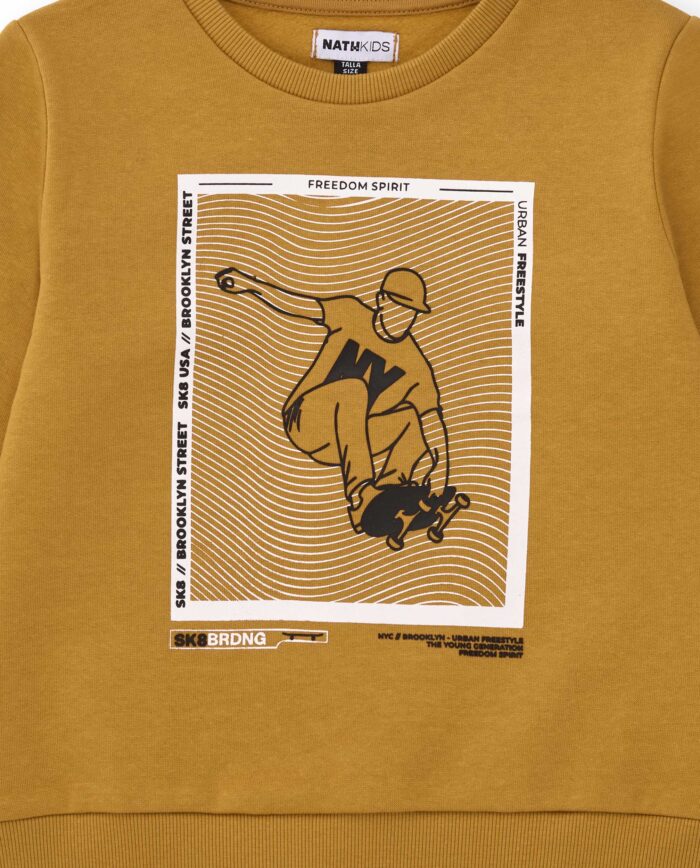 Felpa senape per bambino con stampa skater - immagine 2