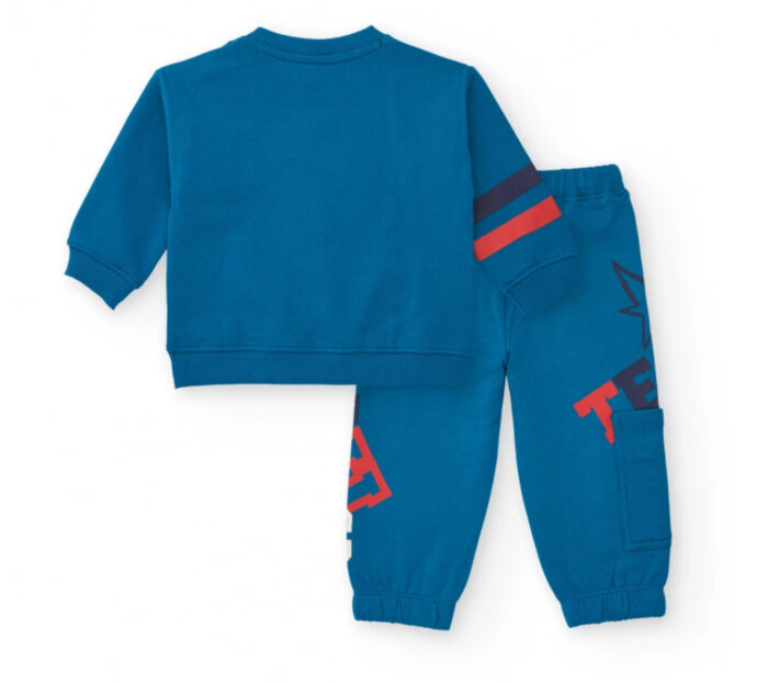 Completo blu per bambino con stampe e ricami sportivi – Felpa e pantaloni garzati - immagine 2